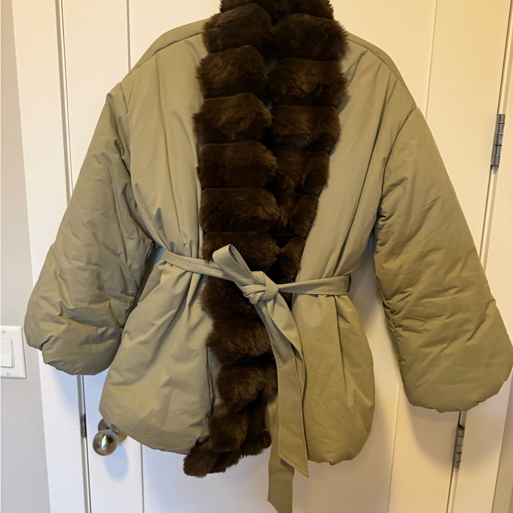 Helsa Bubble Puffer With Faux Fur in Tan & Cedar SZ S $449 - Picture 10 of 11